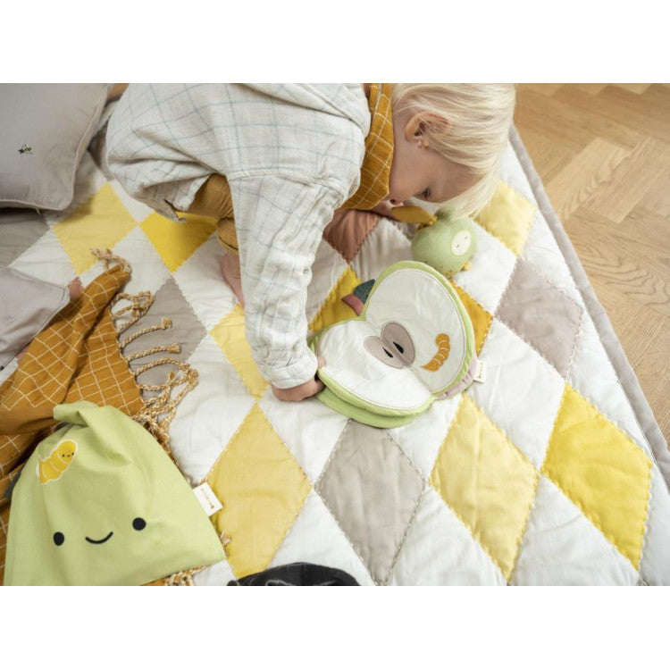 Livre d'éveil en tissu bruissant Pomme