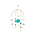 Mobile baleine en bois